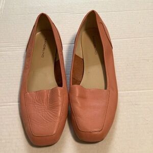 Bandolino liberty women’s flats 8.5 Cora color leather upper‎ slip on loafer